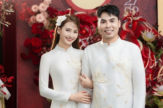 Tiền vệ Đức Huy đính hôn MC Mù Tạt