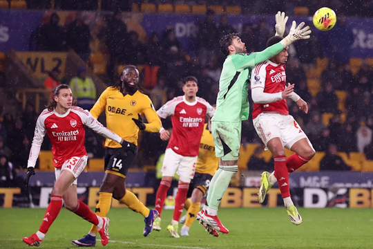 Vì sao Arsenal liên tiếp mắc sai lầm trong cuộc đua vô địch?