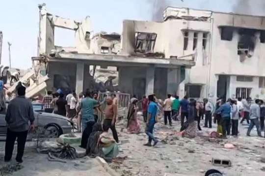 Cảnh tan hoang ở trường nữ sinh Iran trúng tên lửa