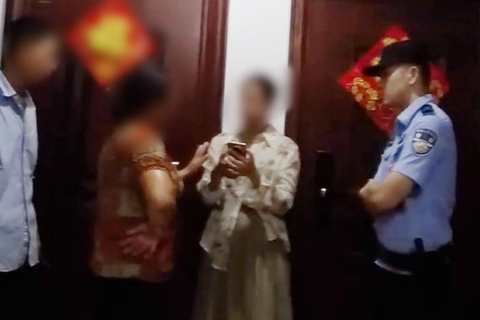 Bị kiện vì nhặt được điện thoại, giấu 4 tháng không trả