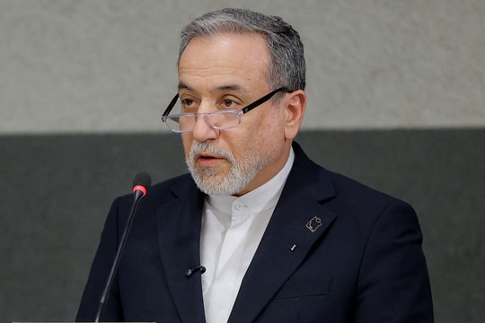 Ngoại trưởng Iran: Mỹ không thể thay đổi chế độ của Tehran