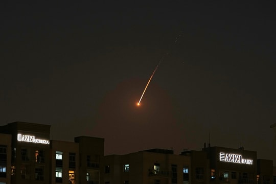 Tên lửa trả đũa của Iran làm rung chuyển các thành phố Vùng Vịnh