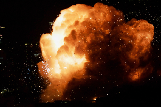 Iran phóng tên lửa đạn đạo vào Israel