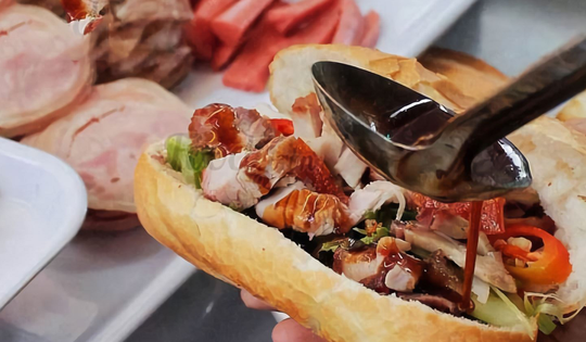 17 người ngộ độc thực phẩm sau khi ăn bánh mì