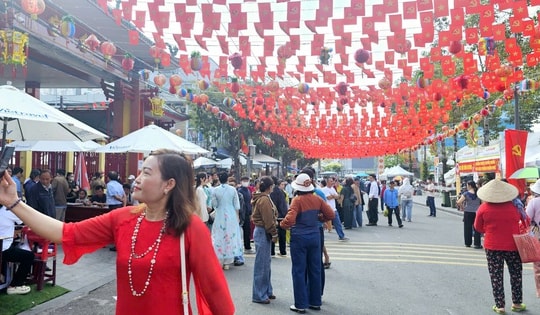 Không khí tại Chùa Bà Bình Dương trước Lễ hội rằm tháng Giêng lớn nhất Đông Nam Bộ