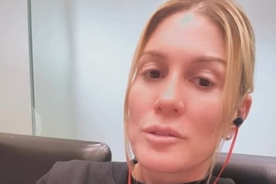 Người mẫu sốc khi thấy khách sạn Dubai bị tấn công tên lửa