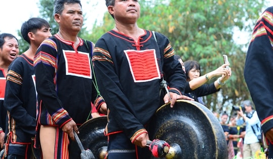 Nghi lễ cầu mùa Tây Nguyên tái hiện giữa không gian hội xuân
