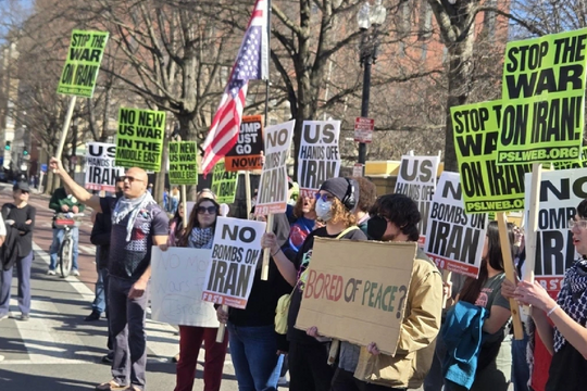 Biểu tình phản chiến ở 'chảo lửa' Trung Đông lan khắp thế giới
