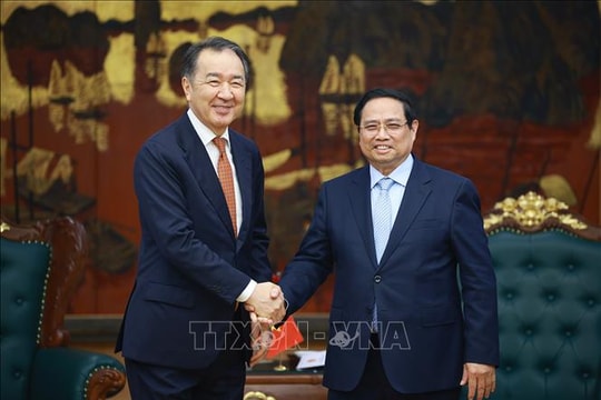 Thủ tướng Phạm Minh Chính tiếp Chủ tịch Hội đồng Ủy ban Kinh tế Á - Âu