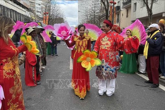 Văn hóa Việt ghi dấu ấn tại lễ diễu hành Tết Âm lịch lớn nhất nước Pháp