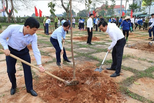Phát động Tết trồng cây nhớ Bác, bảo vệ môi trường ở Đền Hùng