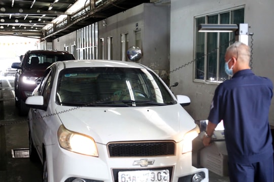 TP Hồ Chí Minh: Nghẽn mạng trong ngày đầu cấp chứng nhận đăng kiểm điện tử