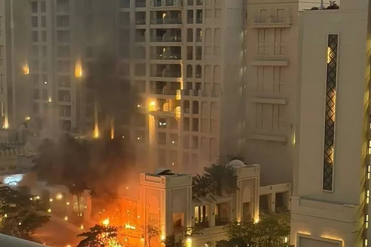 Khách sạn 5 sao ở Dubai nhận đánh giá 1 sao khi bị mảnh vỡ tên lửa rơi trúng