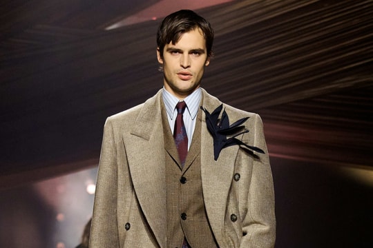 Bộ sưu tập thu đông phong cách thập niên 80 của Boss