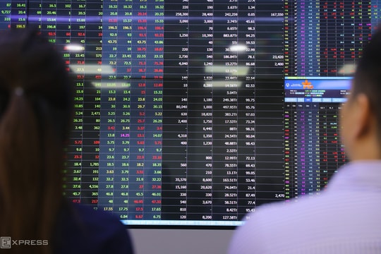 Áp lực điều chỉnh khi chứng khoán tiệm cận vùng 1.900 điểm