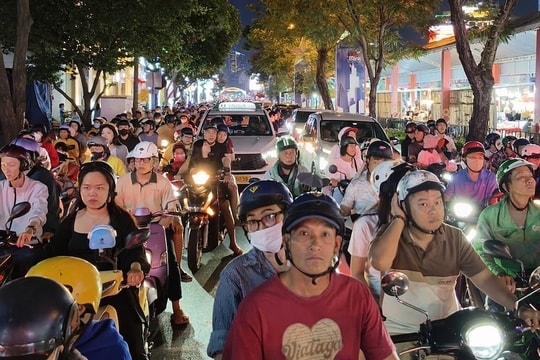 Ám ảnh kẹt xe, tiếng ồn khi đường Nguyễn Huệ, Lê Lợi tổ chức lễ hội