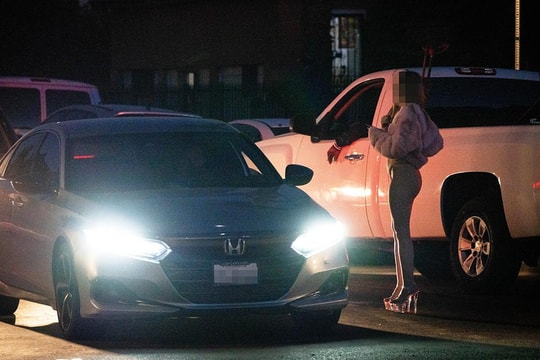 Người mua dâm muốn thoát án tù phải học 'chữa nghiện tình dục'