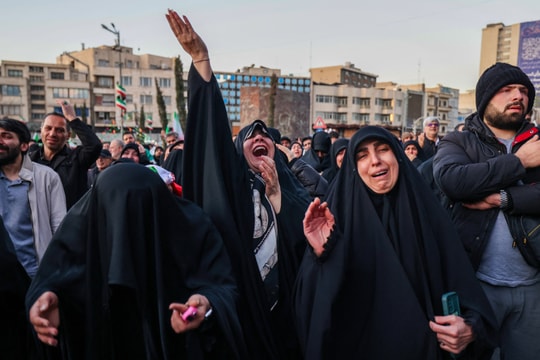 Người Iran phản ứng trái ngược về chiến dịch tập kích của Mỹ, Israel