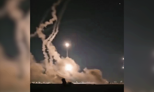 Tên lửa Patriot quay đầu, lao xuống đất khi chặn đòn tập kích của Iran