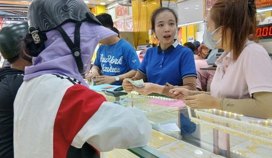 Chiều 2-3, giá vàng miếng SJC vượt 190 triệu đồng/lượng