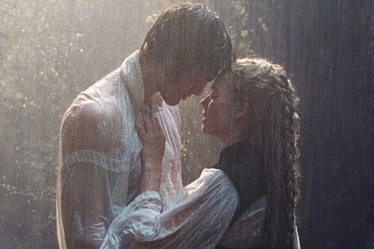 'Đồi gió hú' 18+ đầy cảnh nóng và tranh cãi