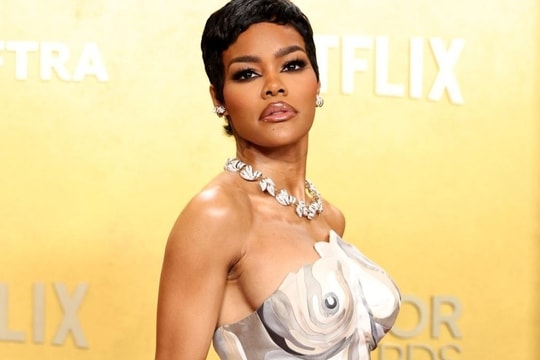 Váy 'như khỏa thân' trên thảm đỏ tiền Oscar