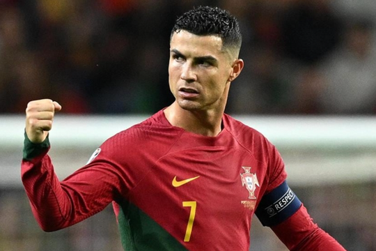 Chuyên cơ của Ronaldo bất ngờ rời Ả Rập Xê Út giữa lúc bom đạn