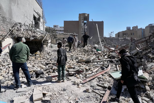 Hình ảnh tan hoang của Tehran và Beirut sau đòn tập kích của Israel