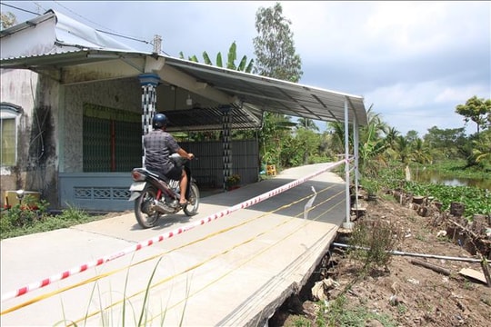 Cà Mau: Xuất hiện tình trạng sụt lún đường giao thông vào đầu mùa khô