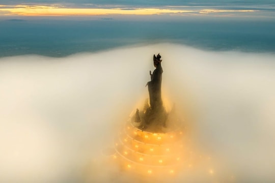 Núi Bà Đen hút khách dịp rằm tháng Giêng