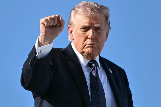 Ông Trump: 'Sóng lớn' vẫn chưa giáng xuống Iran