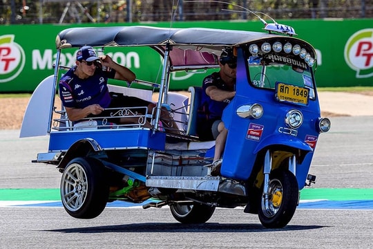 Màn đua tuktuk dành cho các tay lái MotoGP