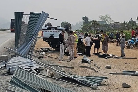 Đâm vào hàng rào công trình trên cao tốc Nội Bài - Lào Cai, tài xế tử vong