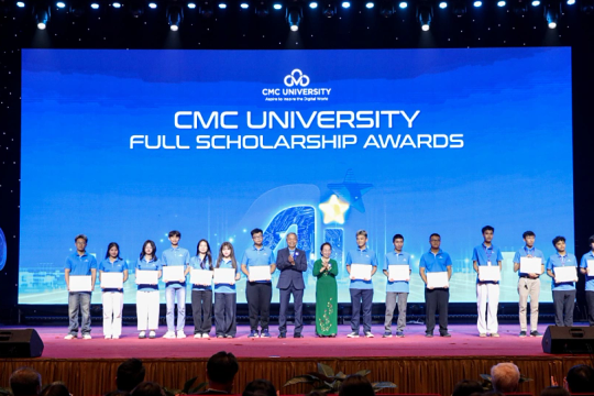 Trường Đại học CMC tặng iPad cho 100% sinh viên nhập học 2026