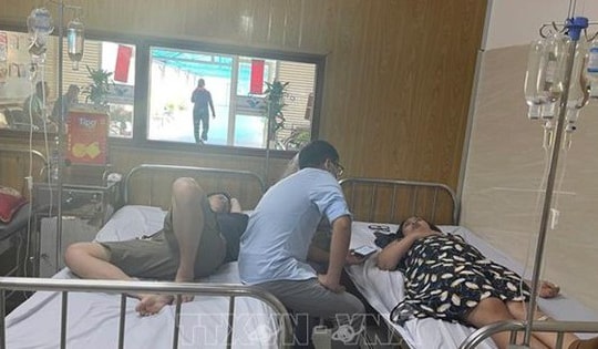 Nhiều người nhập viện, nghi ngộ độc sau khi ăn bánh mì