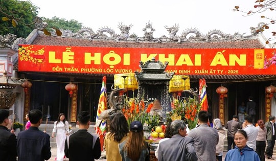 Bất ngờ hình ảnh trước giờ Khai ấn đền Trần