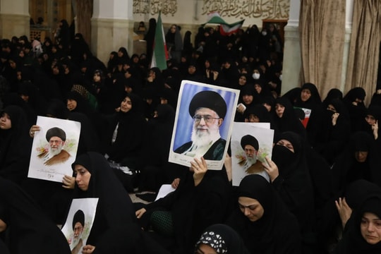 Israel không kích cuộc họp bầu lãnh tụ tối cao mới, Iran bác bỏ