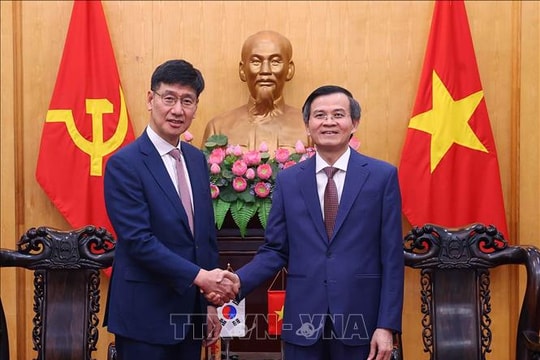 Phối hợp với Samsung Việt Nam triển khai chương trình đào tạo, bồi dưỡng cán bộ lãnh đạo