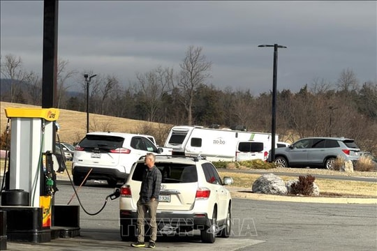 Giá dầu leo đỉnh 14 tháng khi xung đột Trung Đông đe dọa nguồn cung