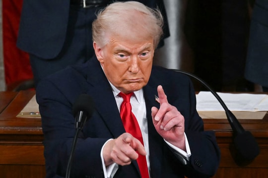 Ông Trump dọa cắt đứt quan hệ thương mại với Tây Ban Nha