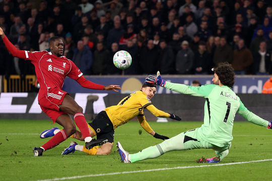 Gerrard: 'Liverpool chơi như đội tuyệt vọng'