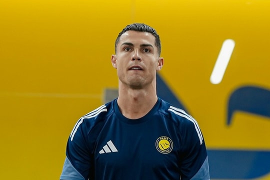 Ronaldo chấn thương đầu gối