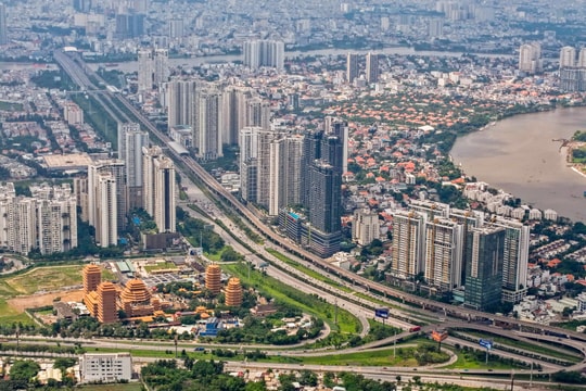 Nên chi 'mạnh tay' cho nhà ở hay tiết kiệm để tự do tài chính sớm?