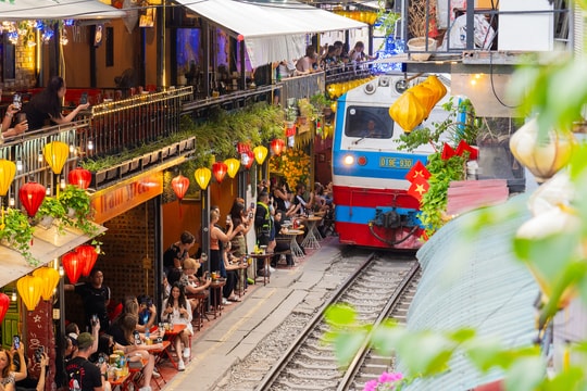 Lên phương án giảm tàu khách qua phố cà phê đường tàu
