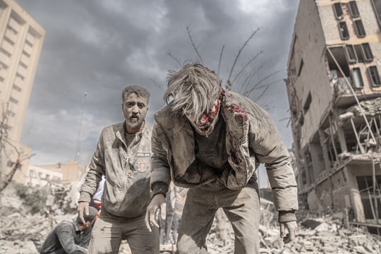 Cuộc sống ở Tehran dưới đòn không kích của Mỹ - Israel