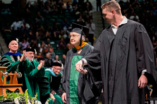 Giảng đường Mỹ bùng nổ sinh viên U40, U50