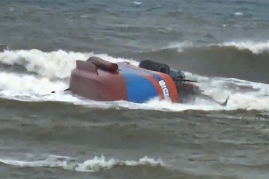 Chìm tàu chở 7 ngư dân