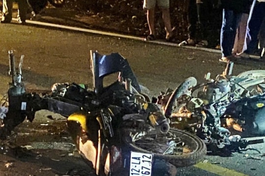 Hai xe máy tông nhau, bốn người chết