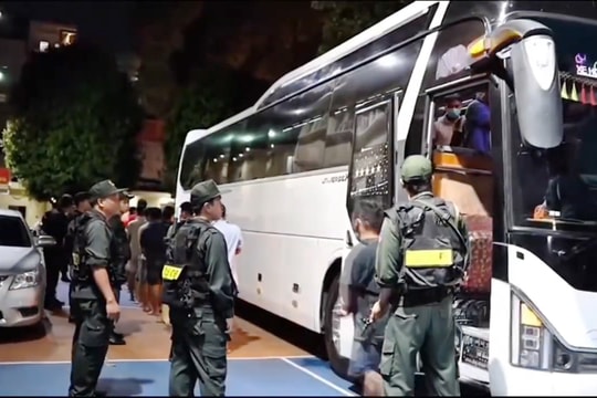 Màn 'bạc bịp' ở trường gà vừa bị trăm cảnh sát TP HCM vây bắt