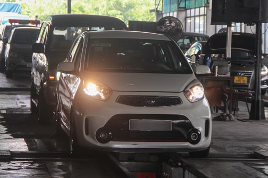 Chuyên gia: Đạp hết ga khi kiểm định khí thải không hại xe